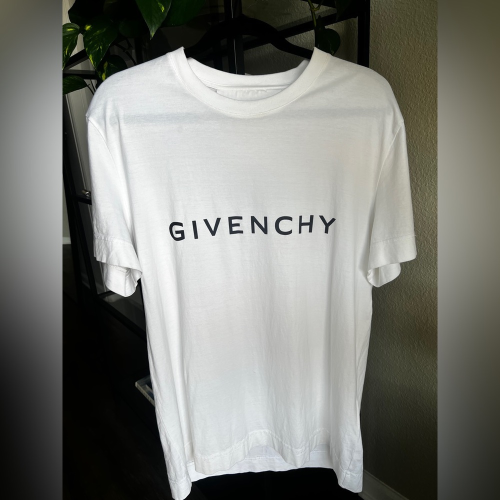 Givenchy T-shirt authentic XL slim fit